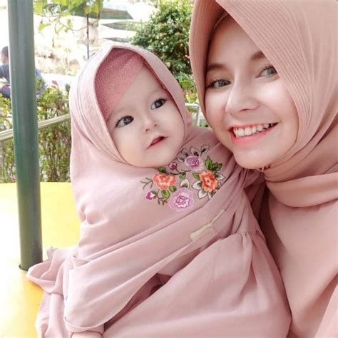  Wow 30 Gambar Anak Kecil Lucu Pake Hijab - Kumpulan Gambar ...