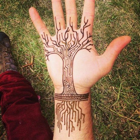 Henna art has been used for embellishing bodies since the late bronze age when it was applied for luck as well yes, before you say it, menna is basically just henna tattoos for men, but don't focus on that. Lady Lorelie Portfolio | Henna designs, Henna tattoo ...