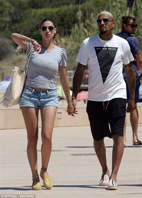 Check out his latest detailed stats including goals, assists, strengths & weaknesses and defensive contribution. Boateng Jerome Wife : Jerome Boateng BANNED his wife and ...