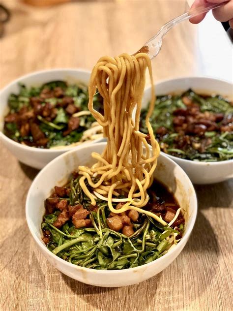 Meskipun dalam membuat mie kangkung sangat sederhana namun jangan anggap remeh soal rasanya. Resep Mie Kangkung Babi : Bakmi Bintang Gading Citra 6 ...