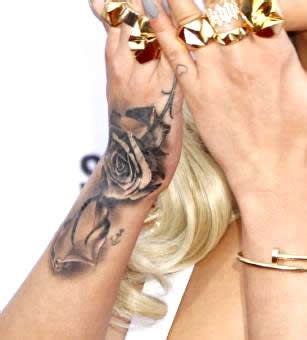 Newly single rita ora has flaunted her latest body art — a tattoo of a ballerina — and broken her silence on her split from calvin harris. rita-ora-rose-tattoo.jpg (307×340) | Tattoos