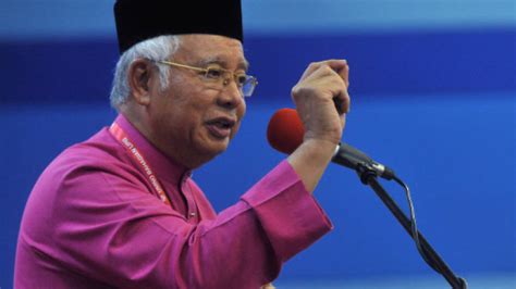 Datuk abdul razak idris, former macc investigations and intelligence director, lodged two reports at the graft busting agency on monday morning: No guarantee changing govt best solution: Najib