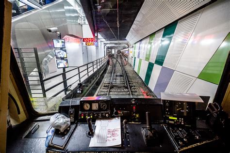 Metrorex a publicat anuntul de intentie privind extinderea magistralei 4 cu doua statii, laminorului si straulesti. Cabina rama IVA - Statia de metrou Laminorului - Bucurestiul meu drag