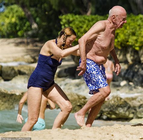 Faced with the show's hectic scene now, she's tying the knot with the third man: RUPERT MURDOCH E JERRY HALL FÉRIAS EM BARBADOS ...