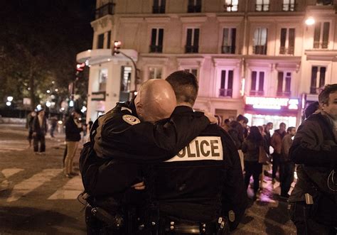 Actualité dossiers dossiers société spécial attentats de paris. Attentats à Paris : l'histoire de la photo des policiers ...
