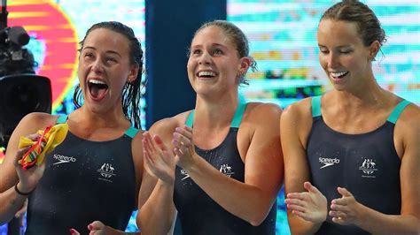 Titmus y ledecky, en la salida de la final de los 200 libre. Women's | Herald Sun