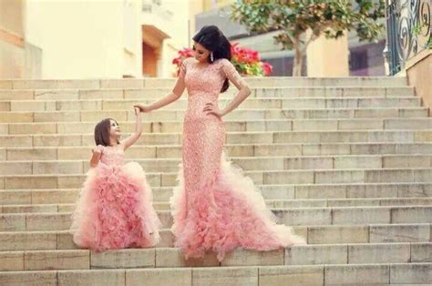 Dal look più elegante a quello più casual, scegliere non sarà semplicissimo… vincere Alleato Confuso vestiti cerimonia mamma e figlia ...