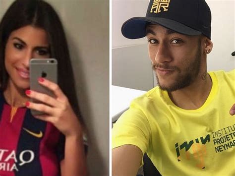 Neymars vater ist der agent des spielers und der besitzer der anderen hälfte der neymars freundin ist bruna marquezine (eigentlich: Ganz schön sexy! Ist Neymar etwa frisch verliebt ...