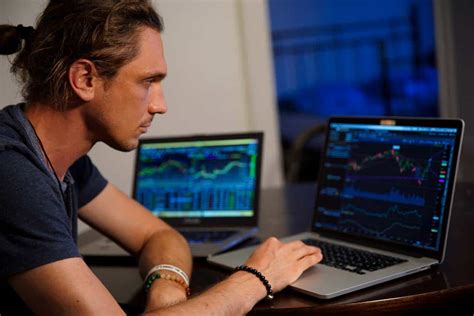4 Traits Successful Stock Traders Possess - Is Touch ID Hacked Yet