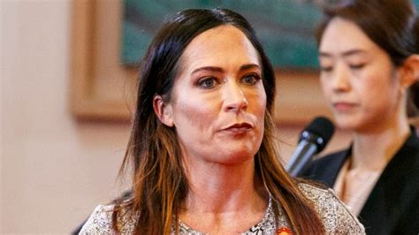 Stephanie grisham said the coverage undermines all who serve. melania trump's spokesperson, stephanie grisham, encouraged the media to attempt to be best in their own professions. La verdad no contada de Stephanie Grisham - Español ...