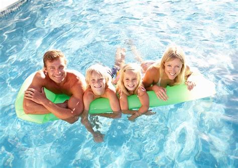 Ein privates schwimmbecken heißt heutzutage pool, denn das klingt „cool. Ein Swimmingpool im Garten - Kosten, Vorteile und Tipps