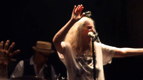 Love is a ring, the telephone. Patti Smith "Because the night" (excerpt) - Live in ...