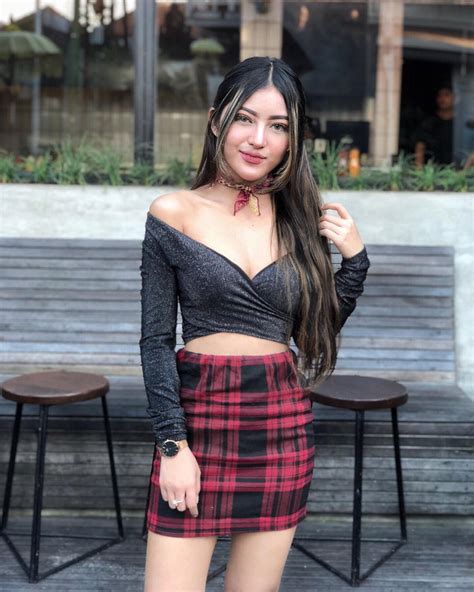 Seorang selebgram pria bernama adriansyah martin, tengah menjadi perbincangan netizen karena seorang bule baru saja membongkar kedok pria ganteng tersebut. 10 Potret Tanaya Alyssia, Selebgram Jogja 'Teman Dekat' Al ...