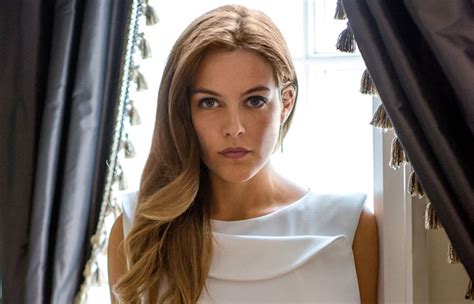 The girlfriend experience proves that a visually striking film can be made on the fly. The Girlfriend Experience Star Riley Keough on How Her New ...