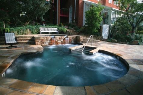 From luxury jacuzzi suites with a fireplace to affordable rooms with a private whirlpool, seattle hotels provide some of the best romantic destinations in washington state. Martha Washington Inn - Beautiful outdoor jacuzzi/spa/hot ...