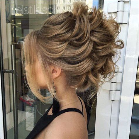 This is because you cannot afford to wear the same hairstyle at when you are considering prom updos hairstyles for long hair, there are a lot of styles that you can style. Pin on Beauty