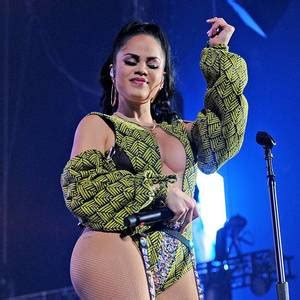 La transmisión de los premios juventud había comenzado minutos antes con te boté, una pieza interpretada por ozuna, casper mágico y nio garcía, mientras que bad bunny los acompañó en una pantalla desde madrid, donde está de gira. Natti Natasha Tickets, Tour Dates & Concerts 2021 & 2020 ...