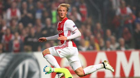 Neco williams despeja a los pies de dolberg tras una buena internada por banda de braithwaite. Liverpool boss Jurgen Klopp says Ajax's Kasper Dolberg is ...