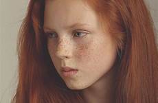 redhead red hair girl redheads freckles ginger beautiful woman girls women rote young haired haare irish non heads people vuole