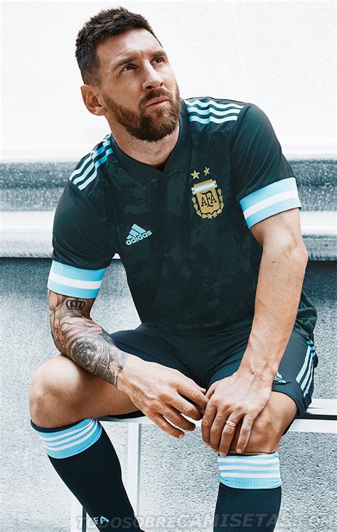 Estarán presentes en torneos como la copa américa, las eliminatorias para el mundial de catar y los juegos olímpicos de tokio, por lo que antes de que suceda todo eso, dieron a conocer la nueva camiseta de la selección argentina. Camiseta alternativa adidas de Argentina 2020-21 - Todo ...