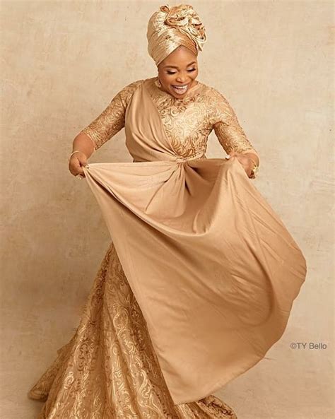 She was born to pa joseph akinyele and madam agnes kehinde. Tope Alabi Celebrates Her 50th Birthday With Stunning ...