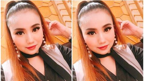 Sensualitas yang dijual dalam industri perfilman memang tidak akan pernah ada matinya. Download Artis Indonesia Huruf A Images - EmilySarmy