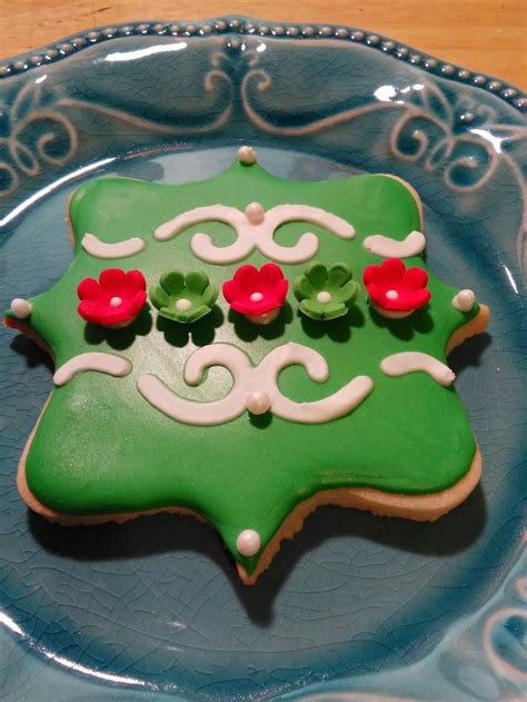 Store the cookies in an airtight container with a slice of white bread to maintain their soft, fruity texture. Christmas cookies, Irish Christmas Cookie by Grammy Pammy's Sweetery (With images) | Sugar ...