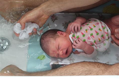 Toddler gives newborn baby his first bath! Meet the Eliuks: Hugh's First Bath at Home