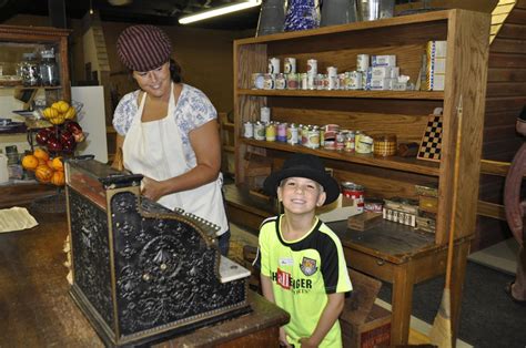 They find a temporary home in a dugout built into a hillside. The daily life of the Dean's: Laura Ingalls Wilder's Home!