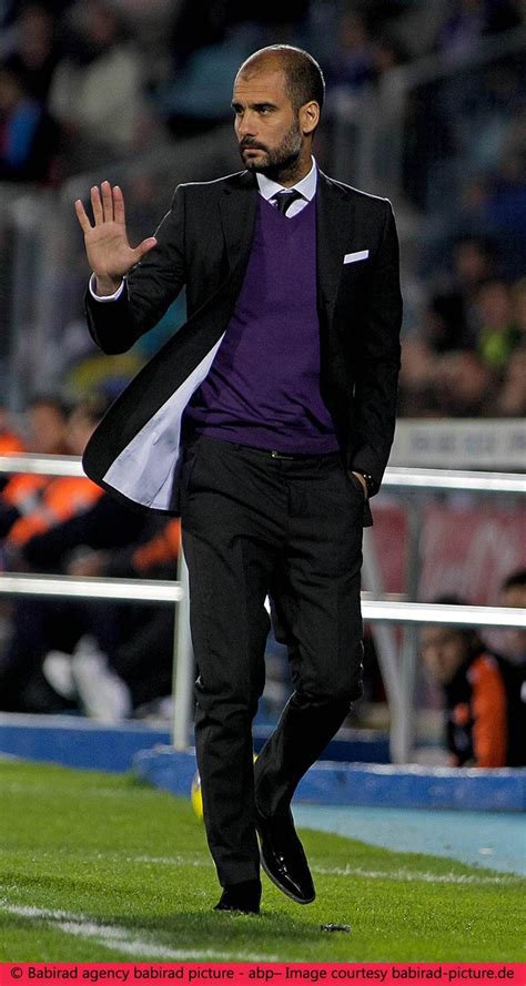 Pep guardiola has been regularly styled by dsquared2 owners dan and dean catencredit man city's pep guardiola always looks effortlessly cool when travelling with his team for european. pep guardiola suit - Google Search | Black outfit men, Pep ...