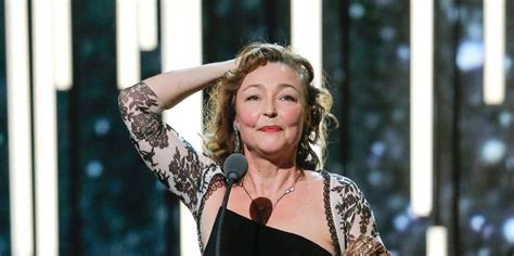 Elle fait de marguerite un être romanesque en diable : Catherine Frot emporte un Molière pour "Fleur de Cactus ...