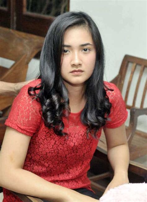 Wanita yang kerap bermain ftv suara hati istri di indosiar ini sekarang berusia 34 tahun. Ftv Loe Yang Luv Gue Yang Keder Nama Foto Biodata Pemain Www