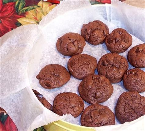 Candied cherries in august when the bakers at the tampa bay times start testing christmas cookie recipes. Christmas Cookies Without Nuts Or Coconut - No Bake ...