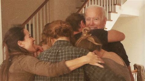 Dec 20, 2020 · joe hoft is the twin brother of tgp's founder, jim hoft, and a contributing editor at tgp. Joe Bidens Familie liegt sich nach Wahlsieg in den Armen ...
