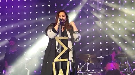 Za svou kariéru získala řadu českých i polských ocenění Ewa Farna - Znak - 26 08 2018 Zambrów - YouTube