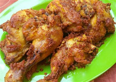 Ayam adalah sejenis burung peliharaan. Gambar Ayam Goreng Utuh - Gambar Makanan