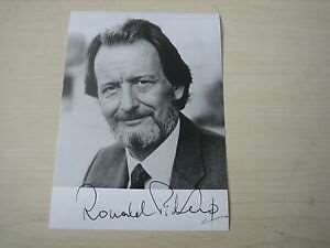 Educated at leeds university, he trained at rada then joined olivier's national theatre company at the old vic where he spent 7 years. Ronald Pickup Birthday, Real Name, Age, Weight, Height ...