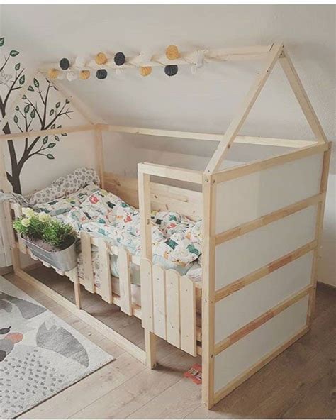 The kura bed is often featured in various diy projects for the kids' room. IKEA KURA Hausbett: Die besten Ideen zum Schlafen unterm ...