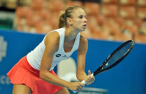 Ashleigh barty retires hurt v magda linette. Na żywo: Magda Linette - Carina Witthoeft - Echosportu.pl ...