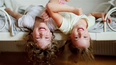 Kv macht mir vorschriften wann mein sohn ins bett soll.habe aber das alleinge sorgerecht.will auf jungendamt angeben das es ein auch am wochenende haben wir hier feste schlafenszeiten, mit der begründung, egal wann ich die kinder ins bett bringe, sie sind eh alle um 7 uhr wach. Meine Kinder wissen selbst, wann sie ins Bett gehören ...