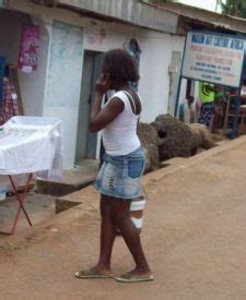 Une mère de famille s'affiche fièrement sans culotte en pleine dispute (vidéo) non stop zapping. Cameroun : la prostitution à ciel ouvert se cache sous l'effet de mode - Bonaberi.com