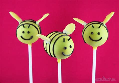 Wenn du den teigdeckel vorschneidest, geht das schneiden des bienenstichs viel leichter. Bienen Cake Pops | Jetzt online bestellen