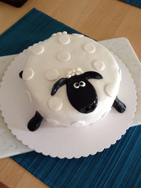 Jetzt ausprobieren mit ♥ chefkoch.de ♥. Mein erster Fondant Kuchen. Shaun das Schaf. | Kuchen und ...