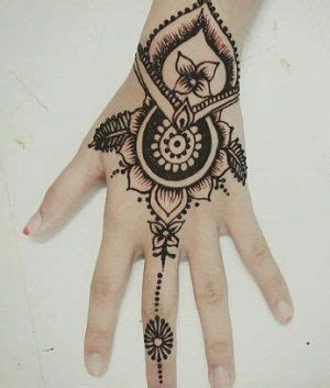 Gambar diatas juga merupakan gambar henna yang simple. 47 Gambar Motif Henna Tangan Simple Dan Cantik Untuk ...