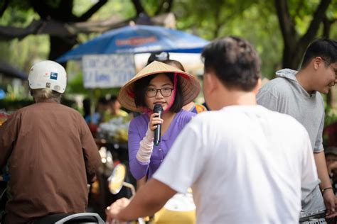 Jun 17, 2021 · tuy nhiên, ca sĩ nhí phương mỹ chi cần chi trả nhiều chi phí khác nhau như học phí, giúp đỡ gia đình nội, ngoạibắt đầu kiếm tiền từ năm 10 tuổi, 2 năm sau phương mỹ chi đã có đủ tiền để mua tặng cho bố mẹ căn nhà rộng rãi, khang trang hơn ở tp hcm. Phương Mỹ Chi mặc áo bà ba, nhảy múa bán hàng rong ở chợ ...