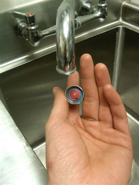 Kitchen sink aerator stuck in faucet water. Cleaning a Blocked Faucet Aerator