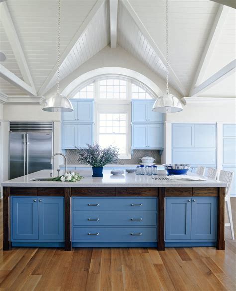 And while we've seen the hue take shape in dramatic navy dining rooms and beachy baby blue bedrooms, the color lends itself particularly well to the heart of the home. 12 Kitchen Cabinet Color Combos That Really Cook | Kitchen cabinet colors, Blue kitchen cabinets ...