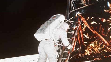 Bis heute waren nur amerikaner auf dem erdtrabanten. Vor 40 Jahren betrat Neil Armstrong als erster Mensch den ...