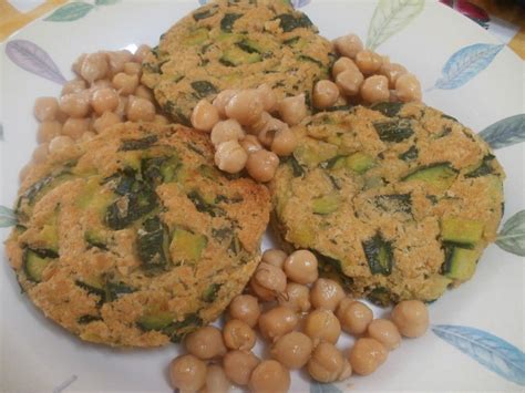 Hamburger di zucchine, ricetta facile e deliziosa con le zucchine. hamburger vegetali con zucchine e ceci (con immagini ...