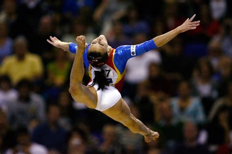 I wish she hadn't retired right before the 2012 olympics cause she surely would've been. Ana Porgras | 体操, スポーツ